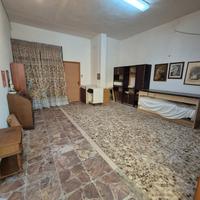 Quartu locale Commerciale E Ampia Casa Con Cortile