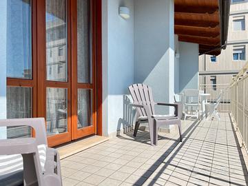 Tre matrimoniali e doppi servizi - mare 150 m