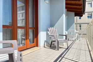 Tre matrimoniali e doppi servizi - mare 150 m