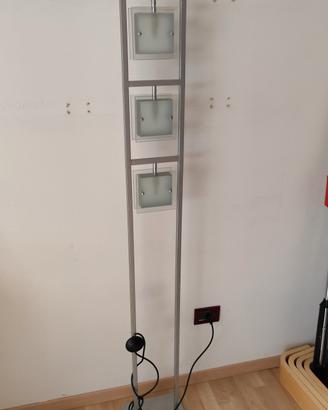 Piantana da terra in ferro e vetro Design moderno