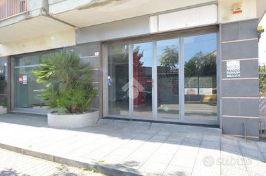 NEGOZIO A SANTA MARIA CAPUA VETERE