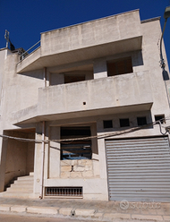Casa indipendente 300mq 3 livelli 115.000