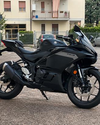 Yamaha R3 (2025) - 5.000 km - Perfetta