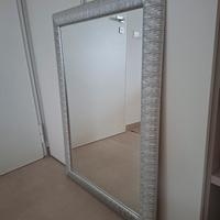 Specchio con cornice color argento