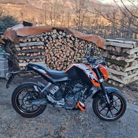 moto KTM Duke 125 ABS - anno 2015