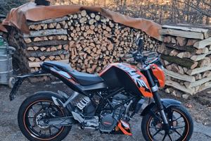 moto KTM Duke 125 ABS - anno 2015