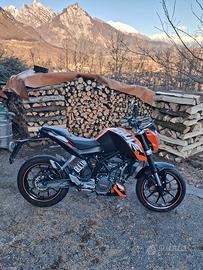 moto KTM Duke 125 ABS - anno 2015