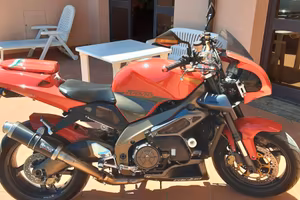 moto Aprilia Tuono