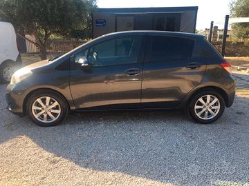Toyota Yaris 1.3 3 porte Lounge CVT Stop & Start