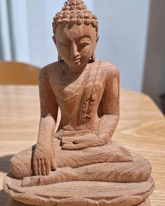 Piccola statua in legno di Buddha