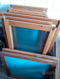 infissi di varie dimensioni in legno di pino 