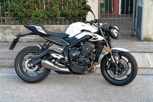 Triumph 765 r 