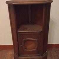 mobiletto angolare in legno 