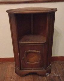 mobiletto angolare in legno 