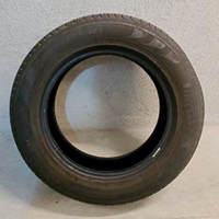 Gomma (1) Pirelli 215 65 R17 - 75%