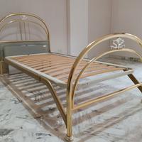 Letto singolo in ottone dorato 