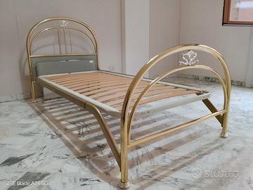 Letto singolo in ottone dorato 