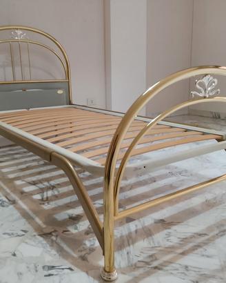 Letto singolo in ottone dorato 