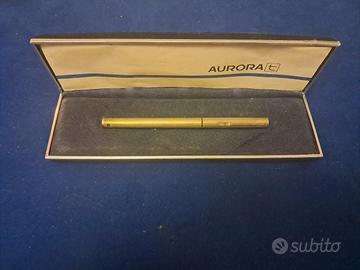 penna stilografica in argento Aurora 