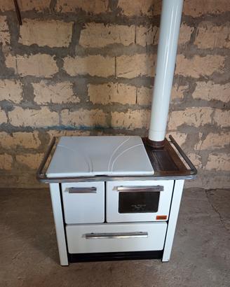 Cucina economica a legna 