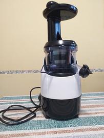 Estrattore di succo a freddo di frutta e verdura