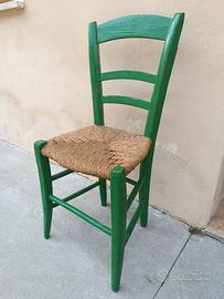 Sedie antiche in legno a 22euro cad.