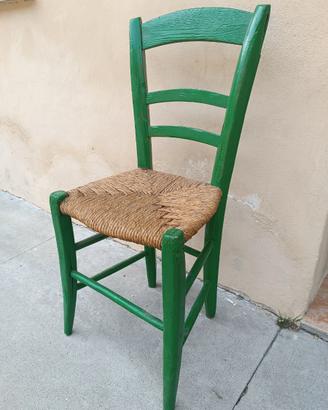 Sedie antiche in legno a 22euro cad.