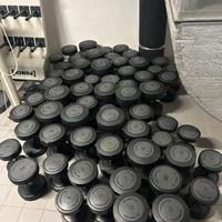 Manubri e Kettlebell di vario peso