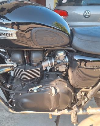 Moto Triumph Bonneville T 100