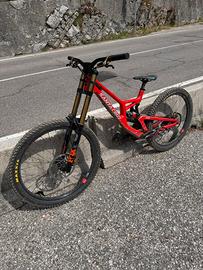 Santa Cruz V10 8