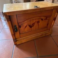 Cassa porta legna fatta a mano