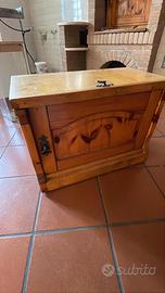 Cassa porta legna fatta a mano
