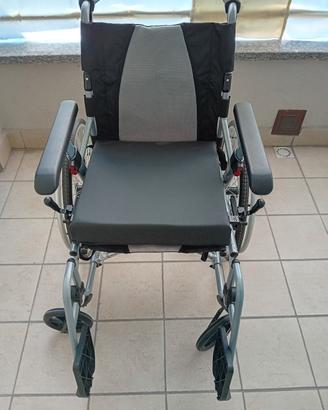 Carrozzina leggera/si piega e smonta+cuscino-EXTRA