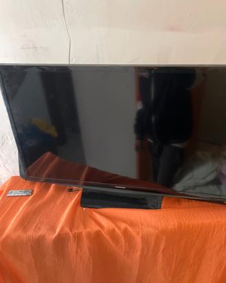 Samsung 31,5”