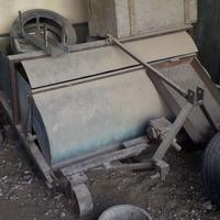 Scopatrice con vano di raccolta,  pulizia terreni.