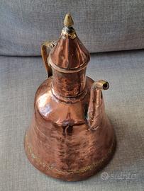 Caraffa rustica di rame
