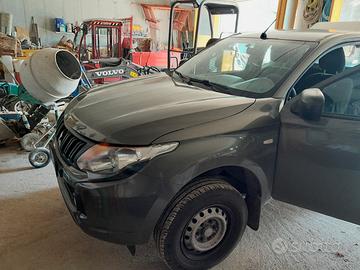 Mitsubishi L200 Club Cab 2.4 154 cv 