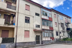 2 LOCALI A GIARRE