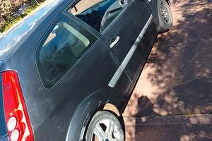  Ford Fiesta 1.4 diesel prezzo 850 euro .