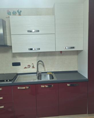 Cucina completa con elettrodomestici