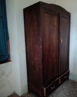 armadio a due ante in legno 
