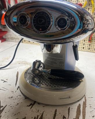 Macchina del caffe illy