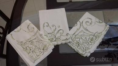 Tovaglie da bagno ricamate mano in puro lino