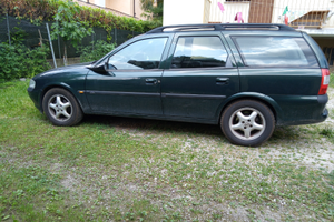 Auto Opel Vectra 1.6 Benzina