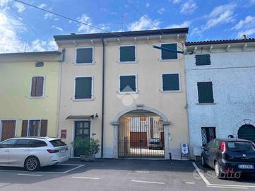 CASA SEMINDIPENDENTE A CASTELNUOVO DEL GARDA