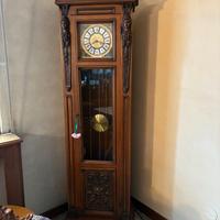 Orologio a pendolo a colonna vintage intagliato