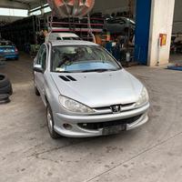 Ricambi Peugeot 206 2005 - Vari veicoli per ricamb