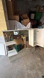 Specchio bagno con mensole e mobiletto – 30€