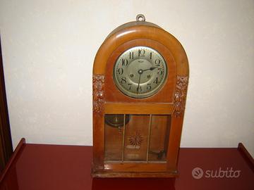 Orologio d'epoca a pendolo