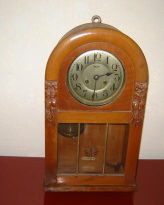 Orologio d'epoca a pendolo